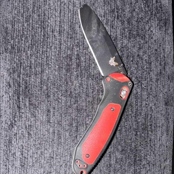Red and Black Benchmade folding knife - Picture 5 of 5